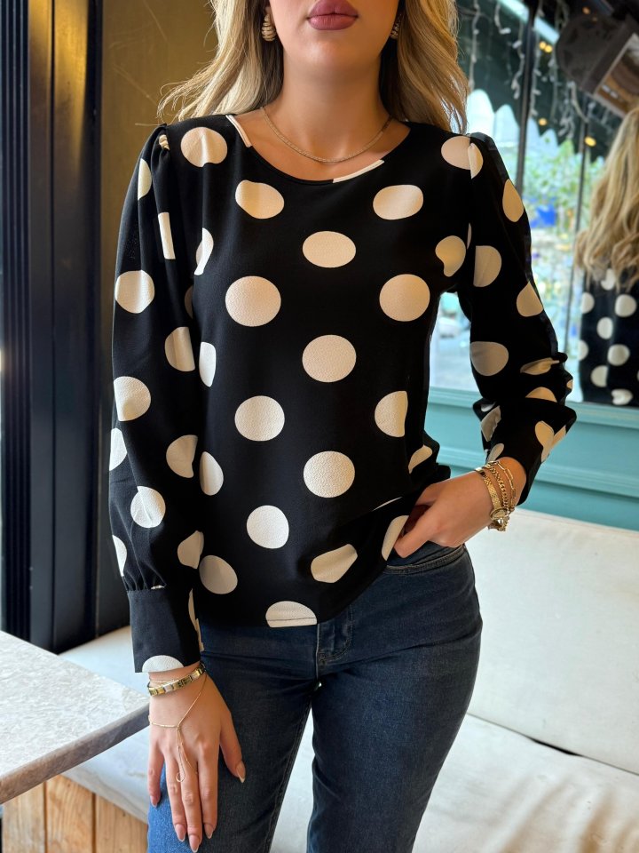 Kadın Uzun Kollu Bisiklet Yaka Kollar Geniş Kol Ağzı Manşetli Iki Düğmeli Detay Krep Bluz