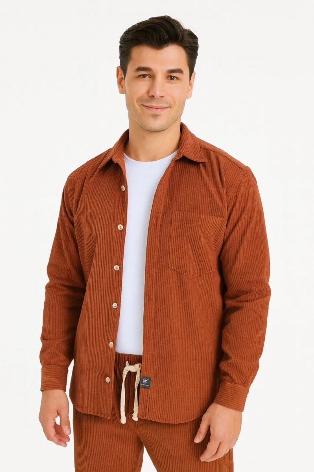 Erkek Kadife Oversize Takım – Gömlek Ve Pantolon İkili Set Füme Corduroy Şıklığı, Rahat Ve Zarif Duruş Yumuşak Dokulu Kadife Kumaş, Düğmeli Gömlek Üst Ve Lastikli Pantolon Alt Parça Ile Gün Boyu Konfor- Kiremit