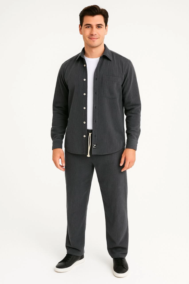 Erkek Kadife Oversize Takım – Gömlek Ve Pantolon İkili Set Füme Corduroy Şıklığı, Rahat Ve Zarif Duruş Yumuşak Dokulu Kadife Kumaş, Düğmeli Gömlek Üst Ve Lastikli Pantolon Alt Parça Ile Gün Boyu Konfor- Füme