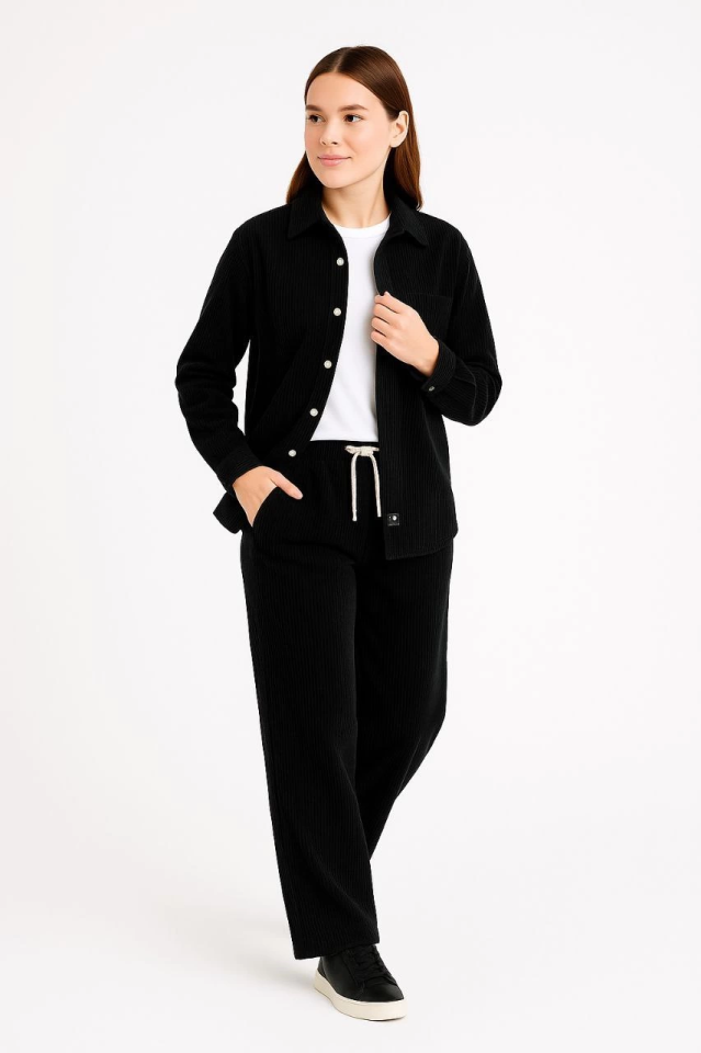 Kadife Oversize Takım – Gömlek Ve Pantolon İkili Set Füme Corduroy Şıklığı, Rahat Ve Zarif Duruş Yumuşak Dokulu Kadife Kumaş, Düğmeli Gömlek Üst Ve Lastikli Pantolon Alt Parça Ile Gün Boyu Konfor- Siyah