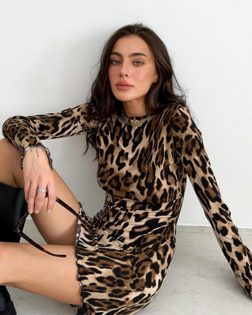 Kadın Uzun Kollu Sırtı Açık Bağlamalı Leopar Desenli Kısa Dalgıç Elbise