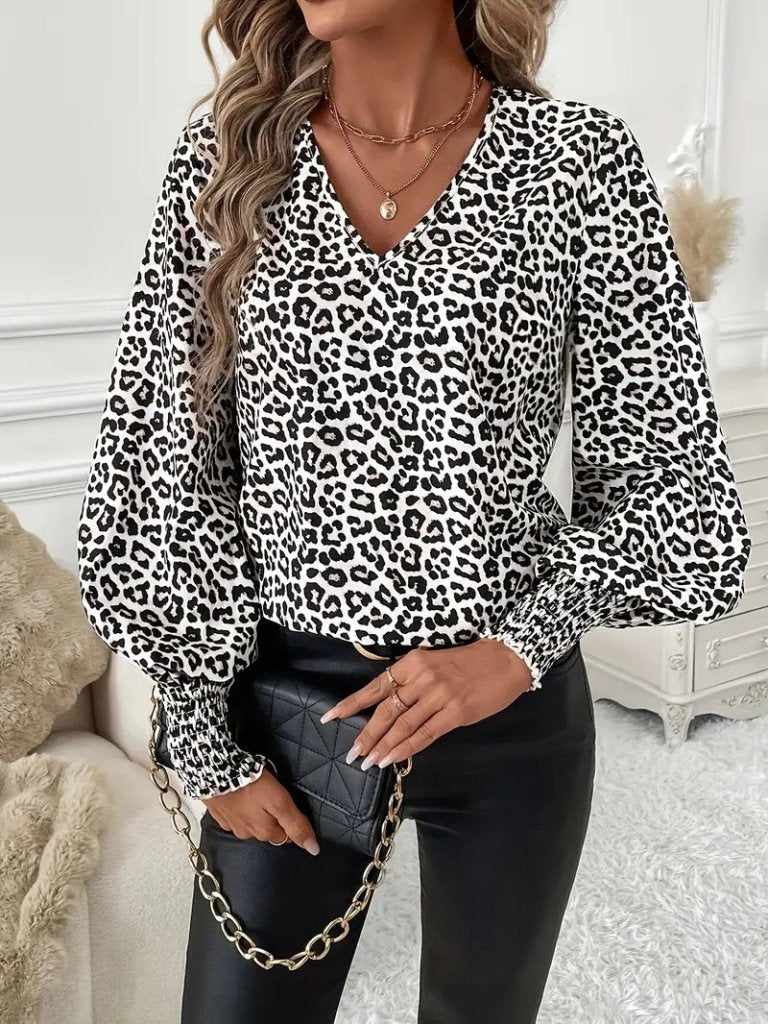 Kadın Uzun Kollu V Yaka Kollar Gipe Detaylı Leopar Desenli Süprem Bluz